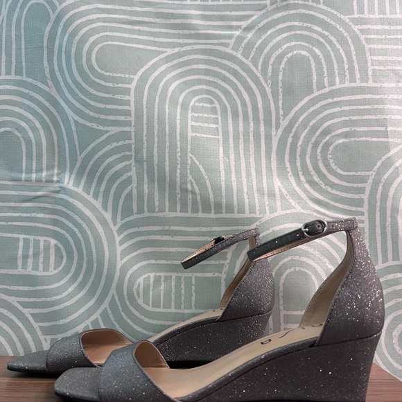 Unisa Glitter Wedge Sandals Ankle Strap Silver Size 9 1/2 M - Picture 2 of 8